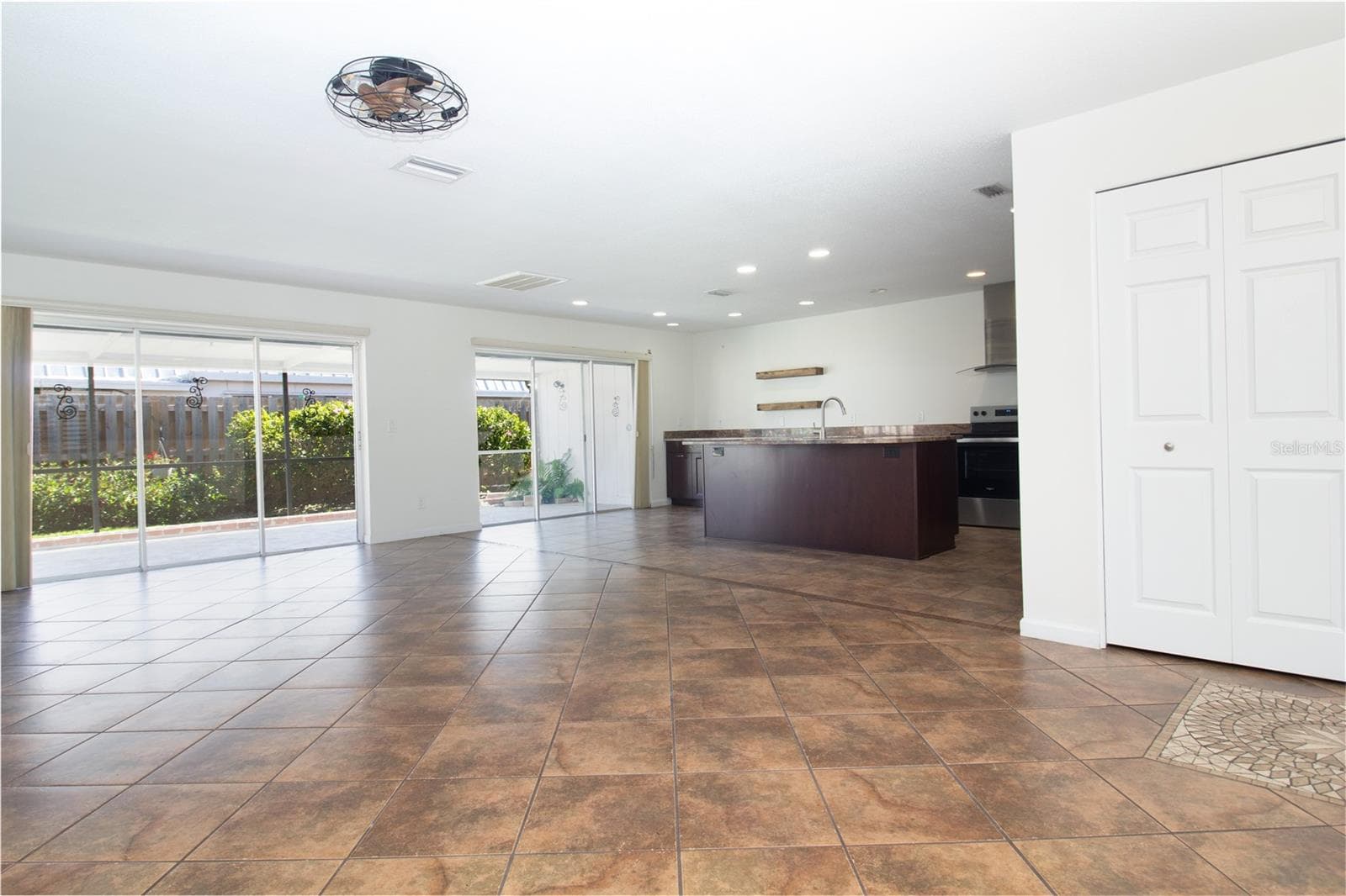 6575 Green Valley Dr photo 4