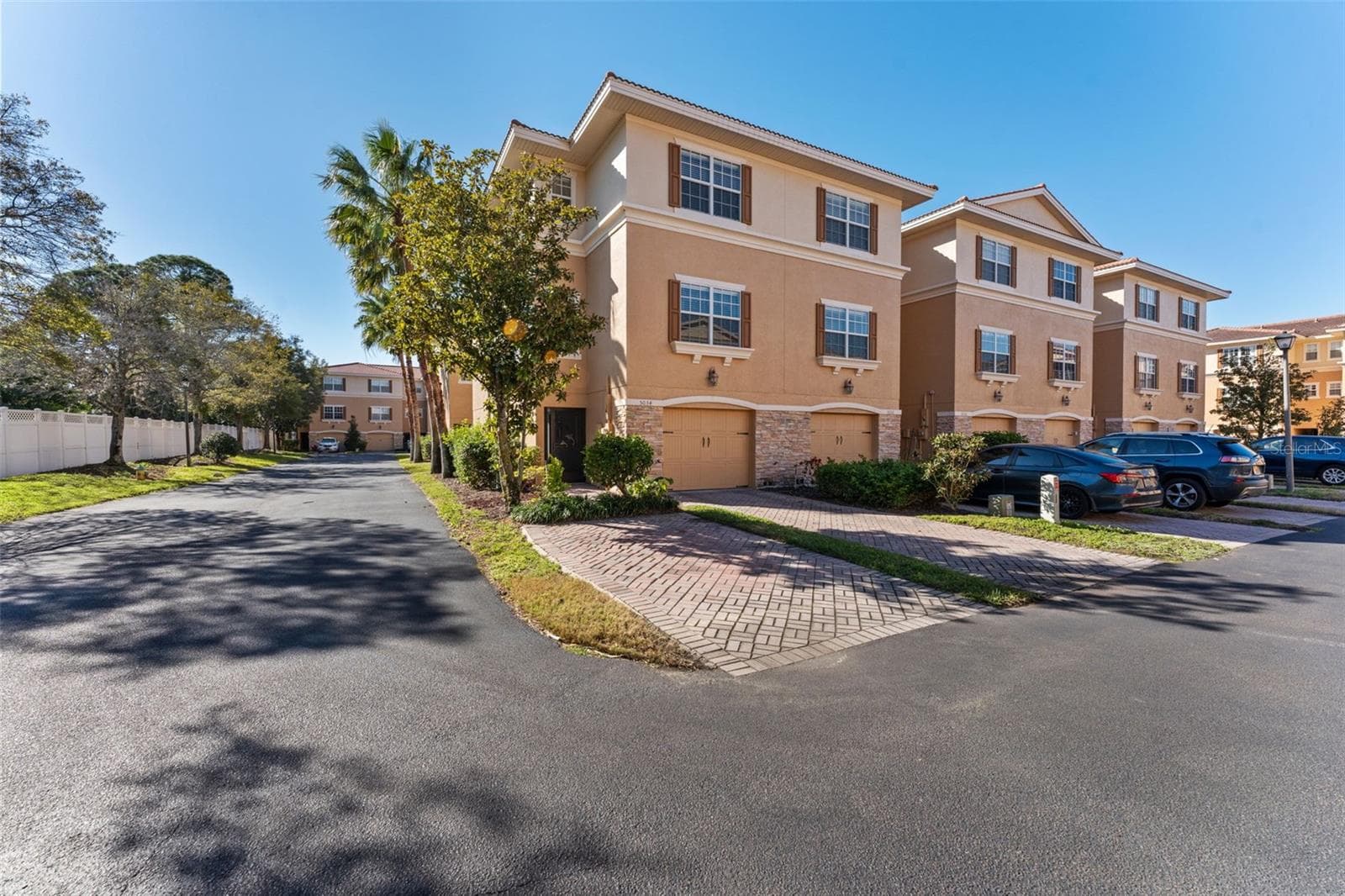5034 Blue Runner CT