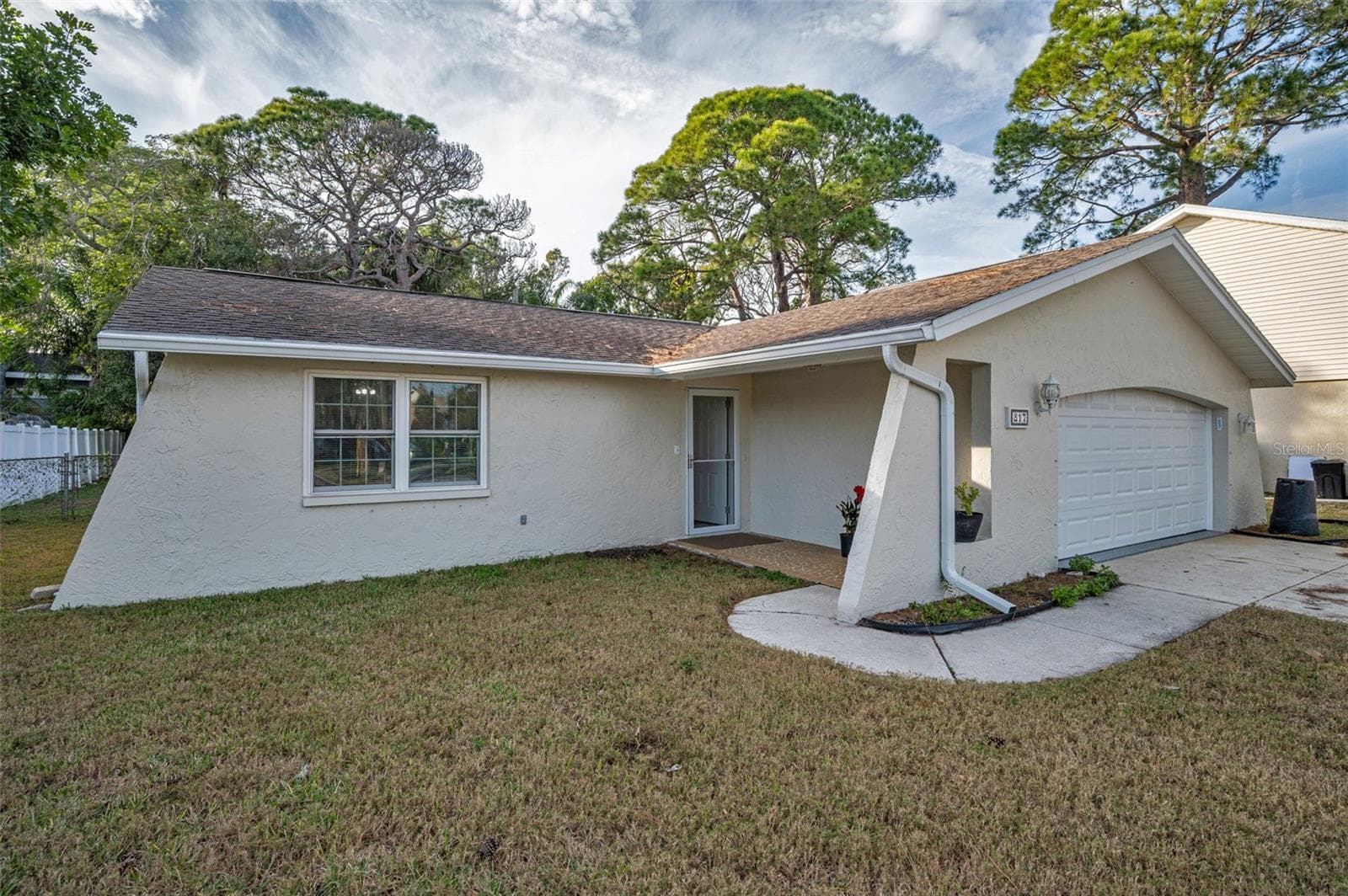 817 Riverside Dr photo 3