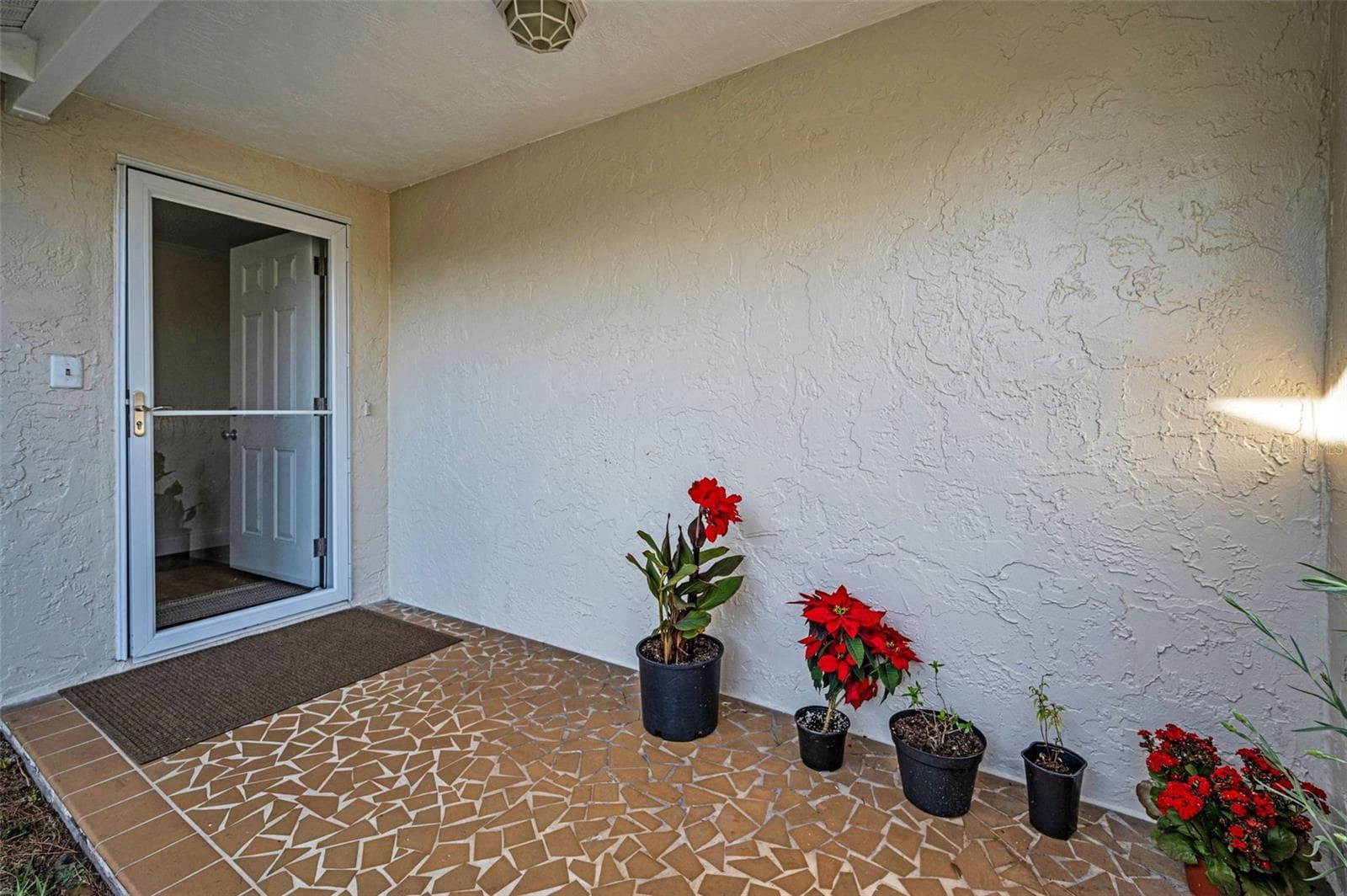 817 Riverside Dr photo 4