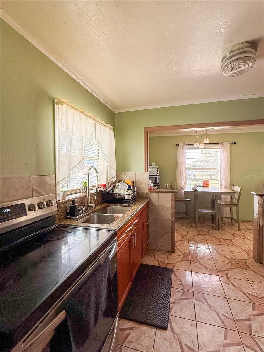 2403 Golfview St photo 5