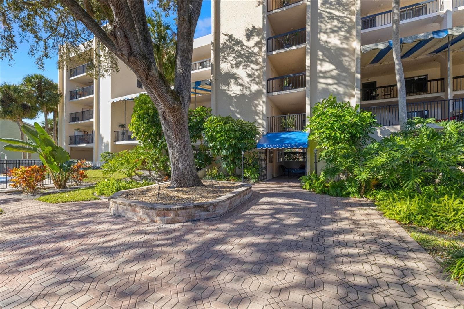 402 Tarpon Pt photo 3