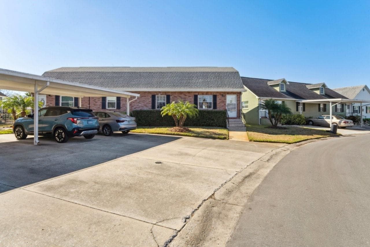 6710 Hickorywood Ln #1B photo 3