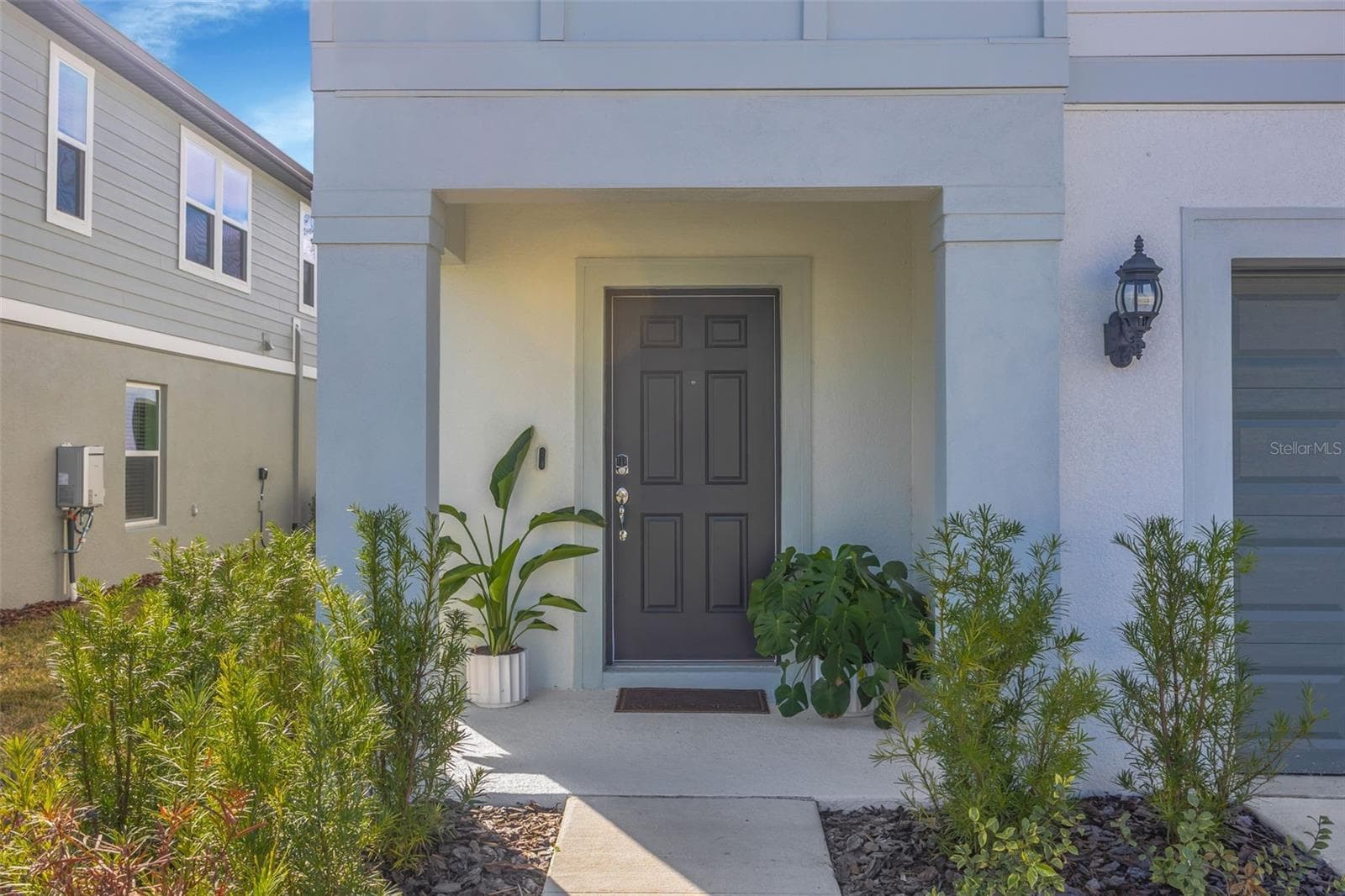 1095 Kistna Dr photo 3