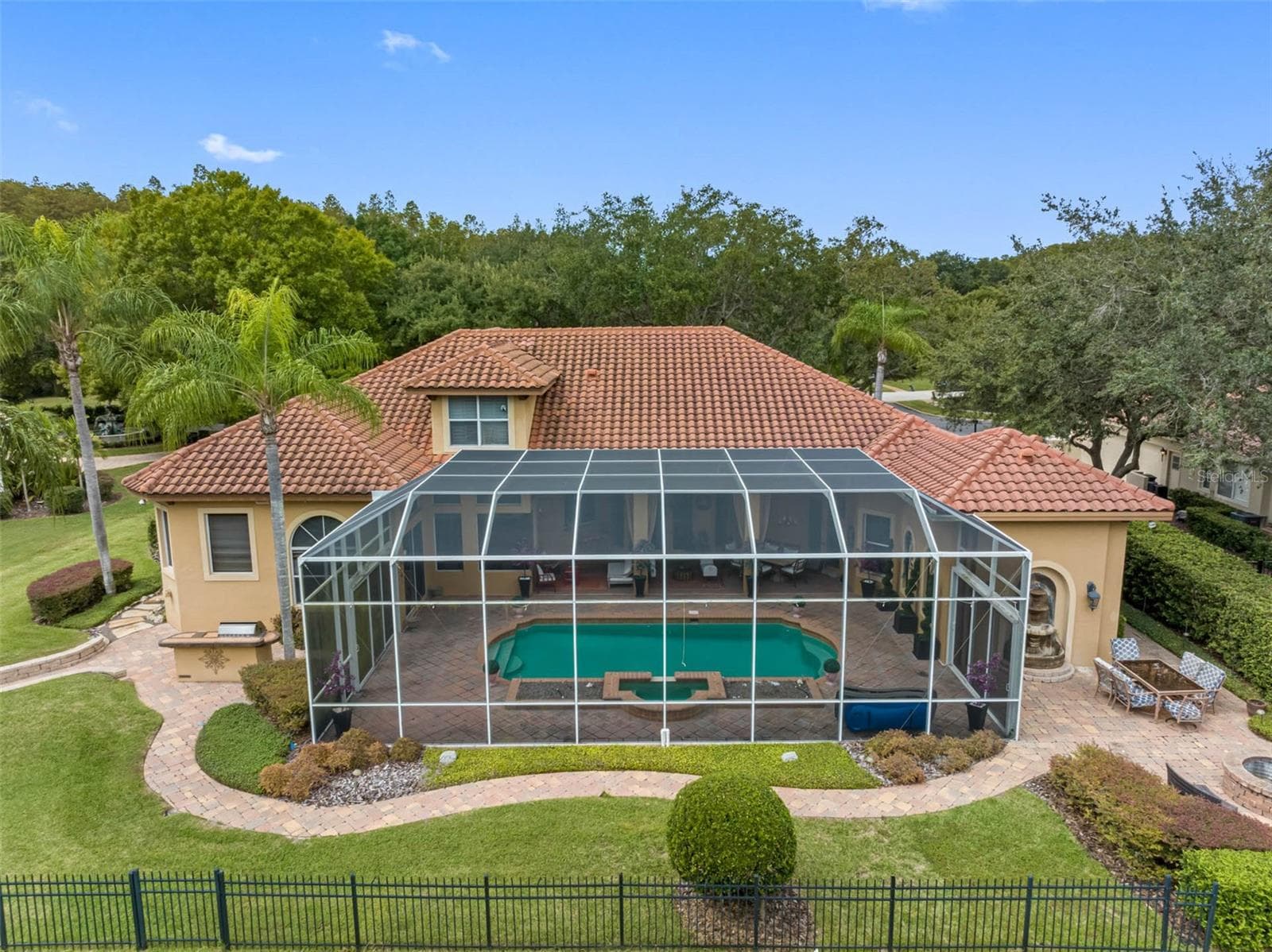 531 Isleworth Close photo 4