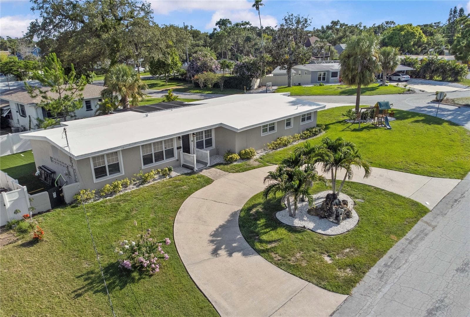 327 Sunny Ln