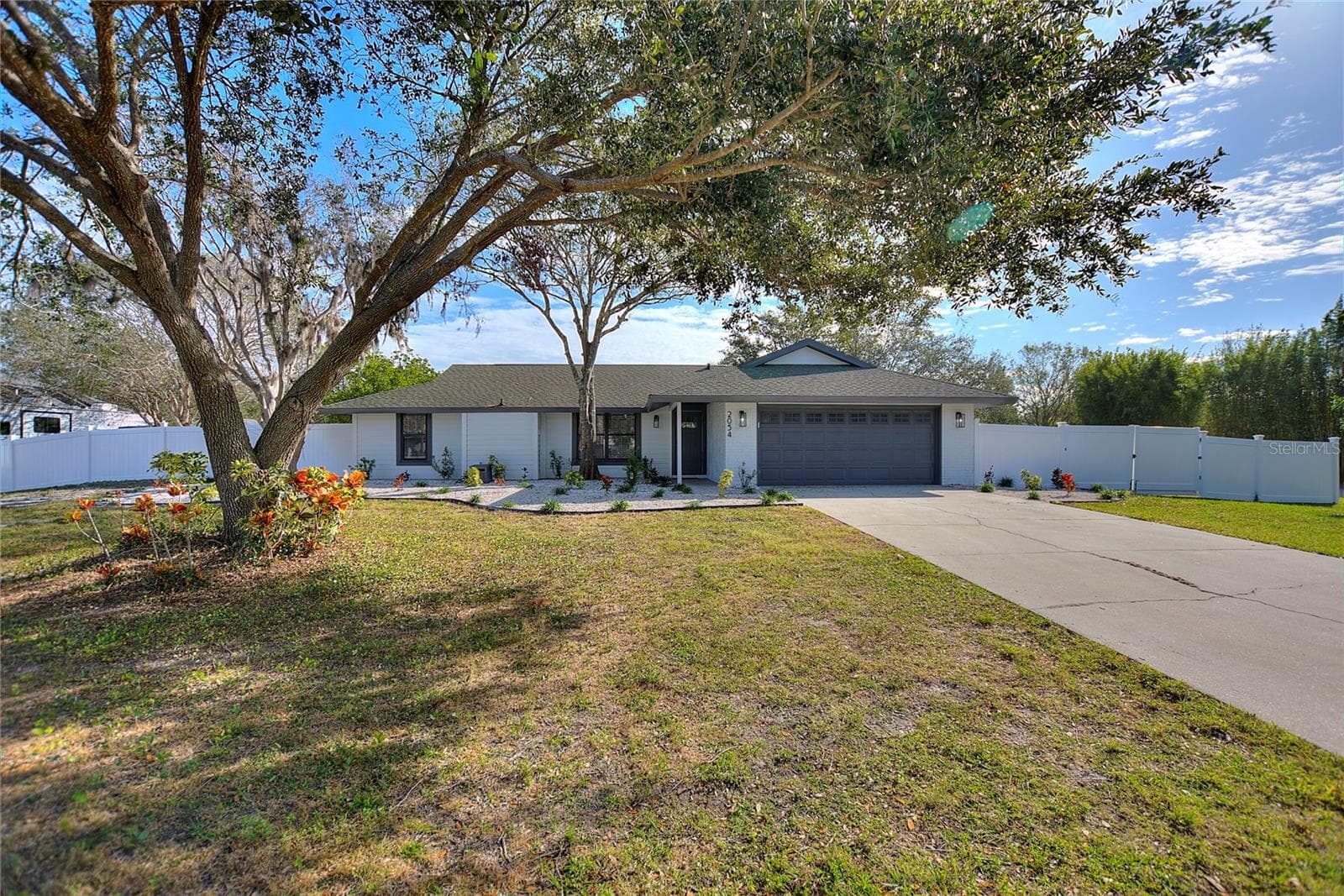 2054 Racimo Dr photo 3