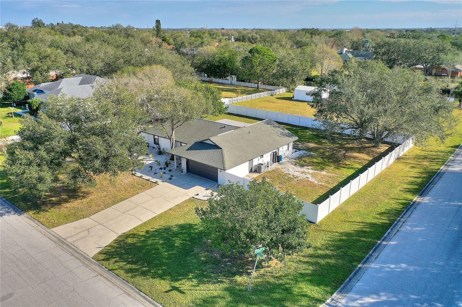 2054 Racimo Dr