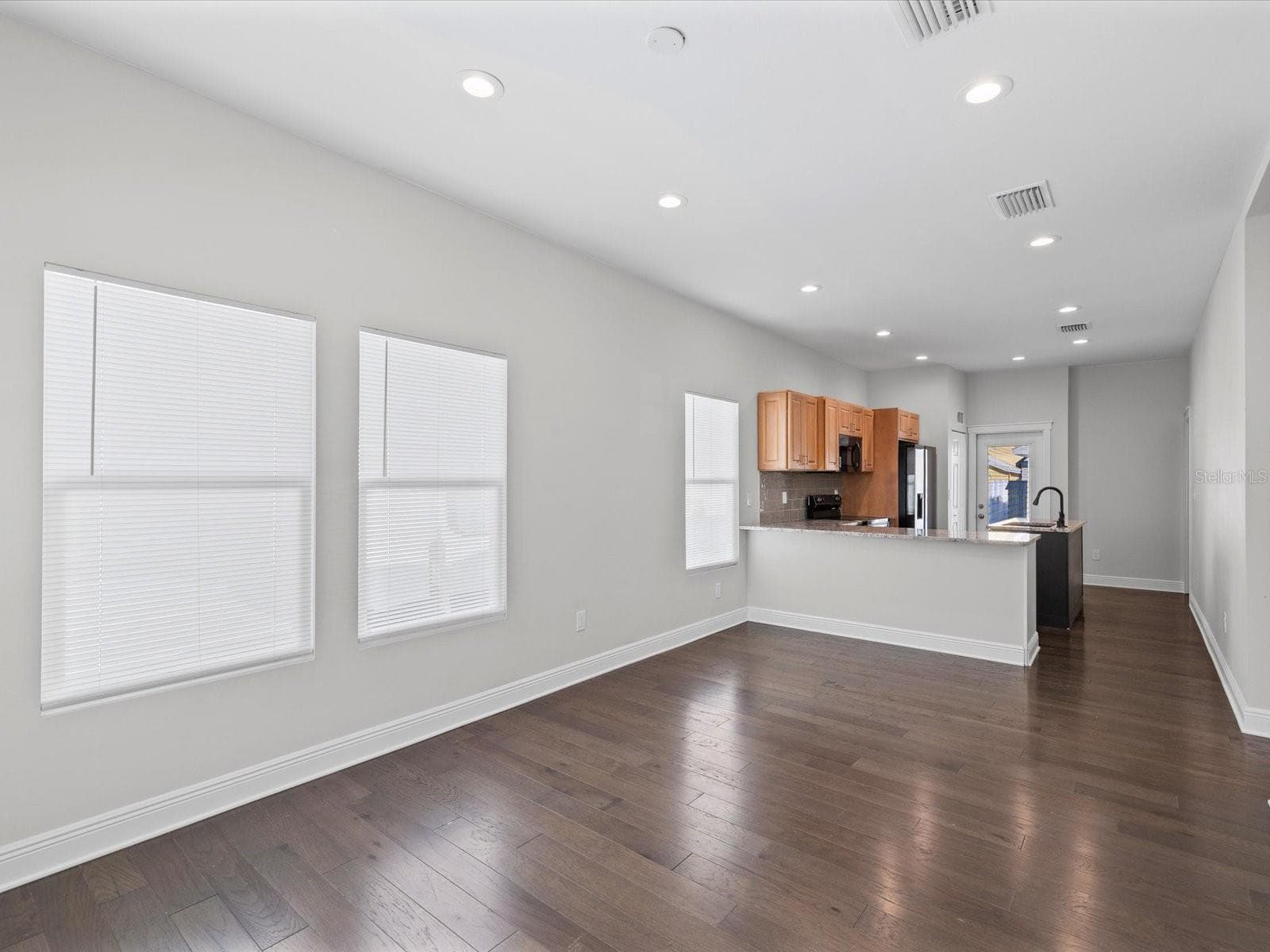 2107 W Cherry St photo 3