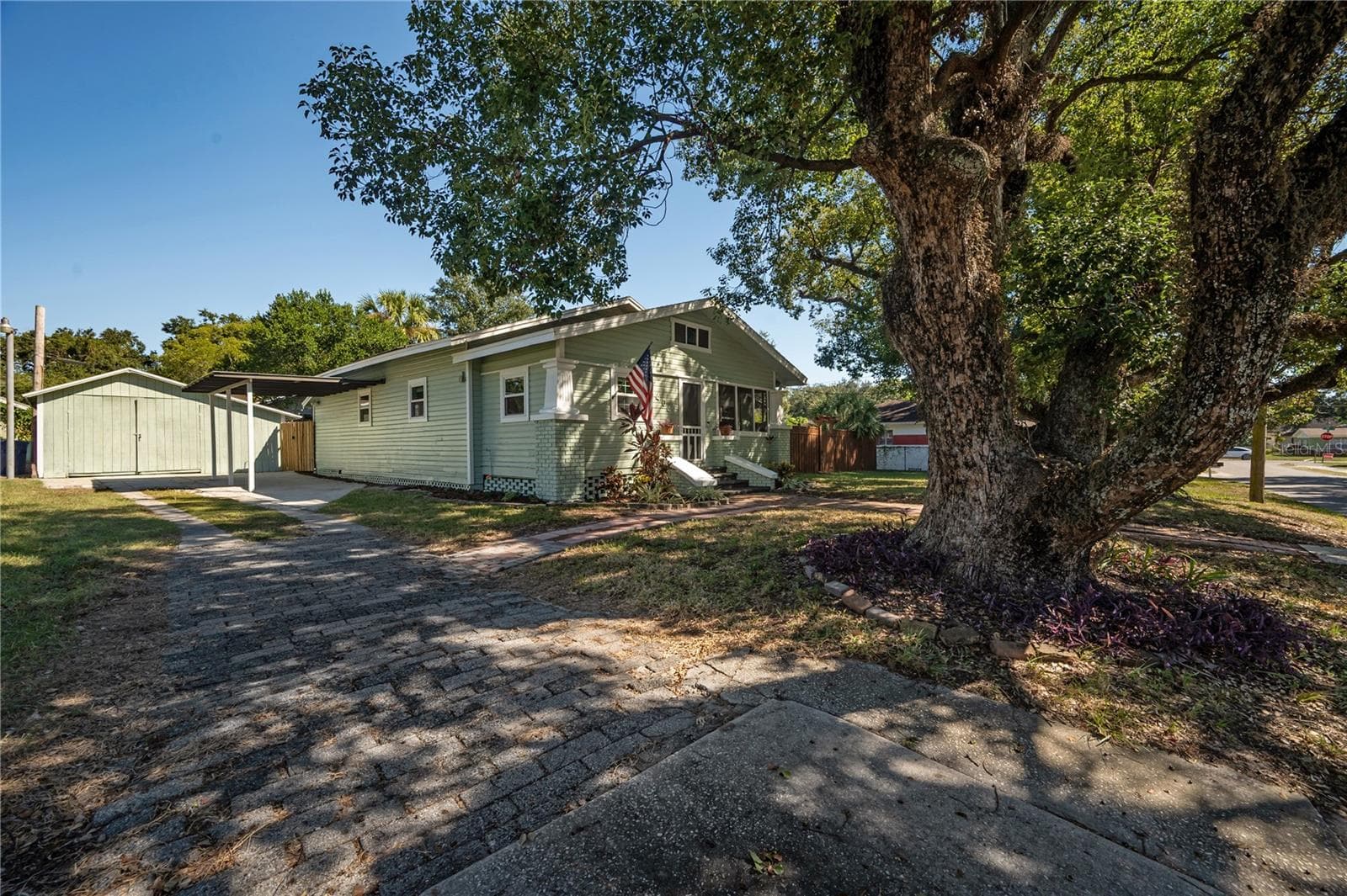 1404 E Cayuga St photo 3