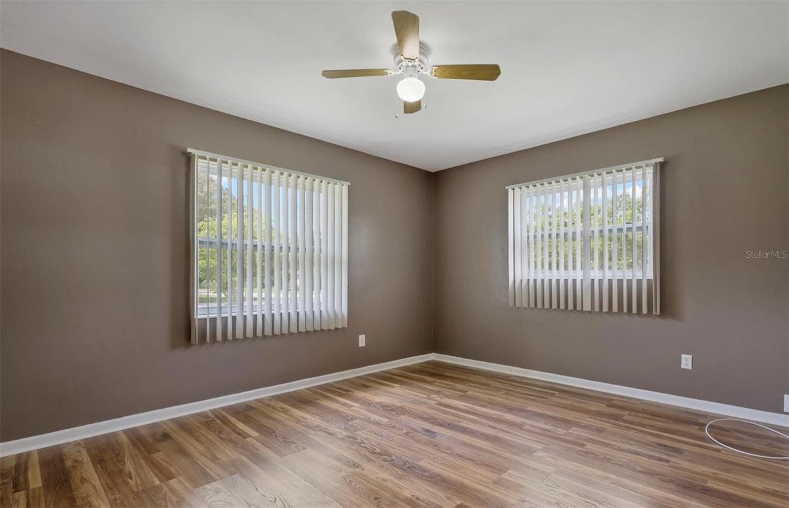 2285 Avenue C SW photo 5