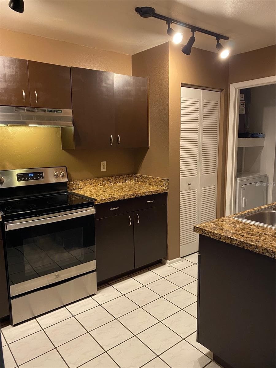 12522 Castle Hill Dr photo 4