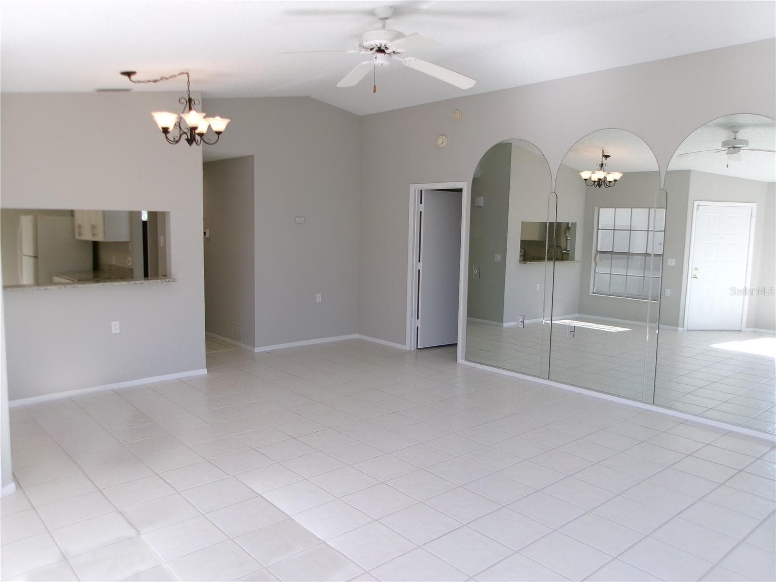 11604 Versailles Ln photo 4