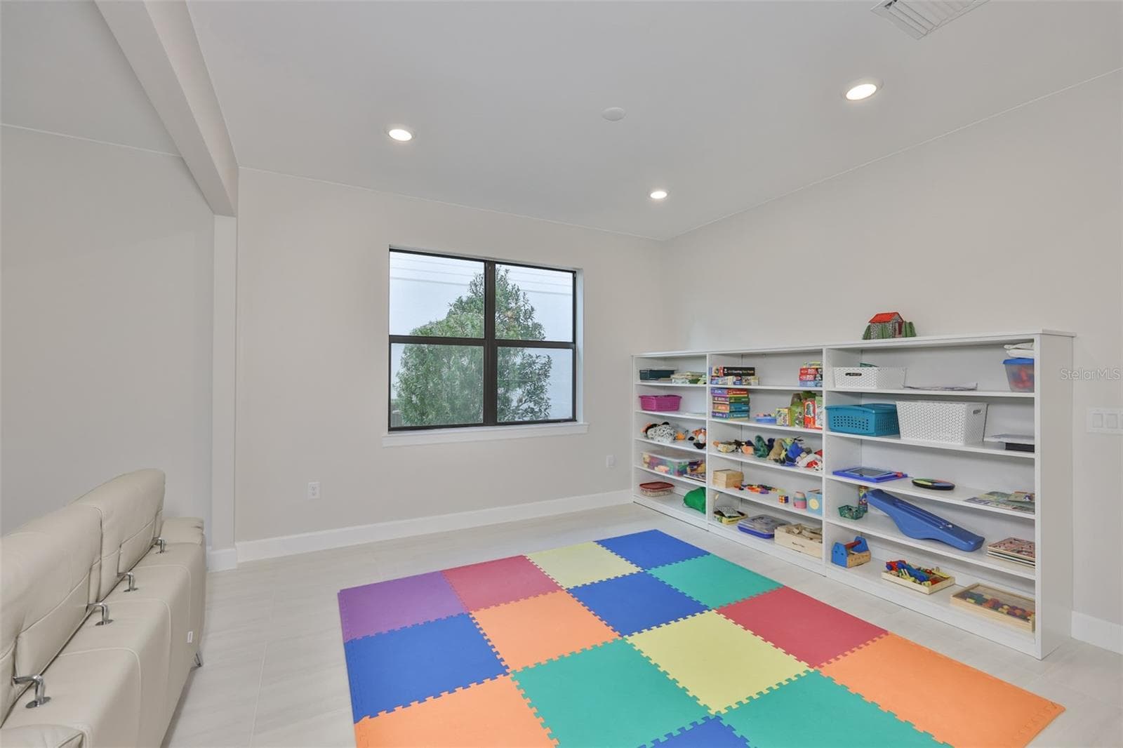 16320 Hidden Oak Loop photo 5