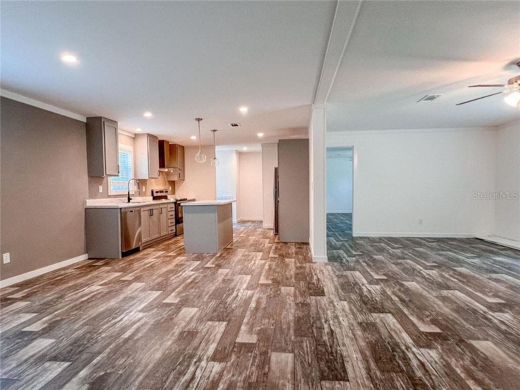 16108 Gupton St photo 4