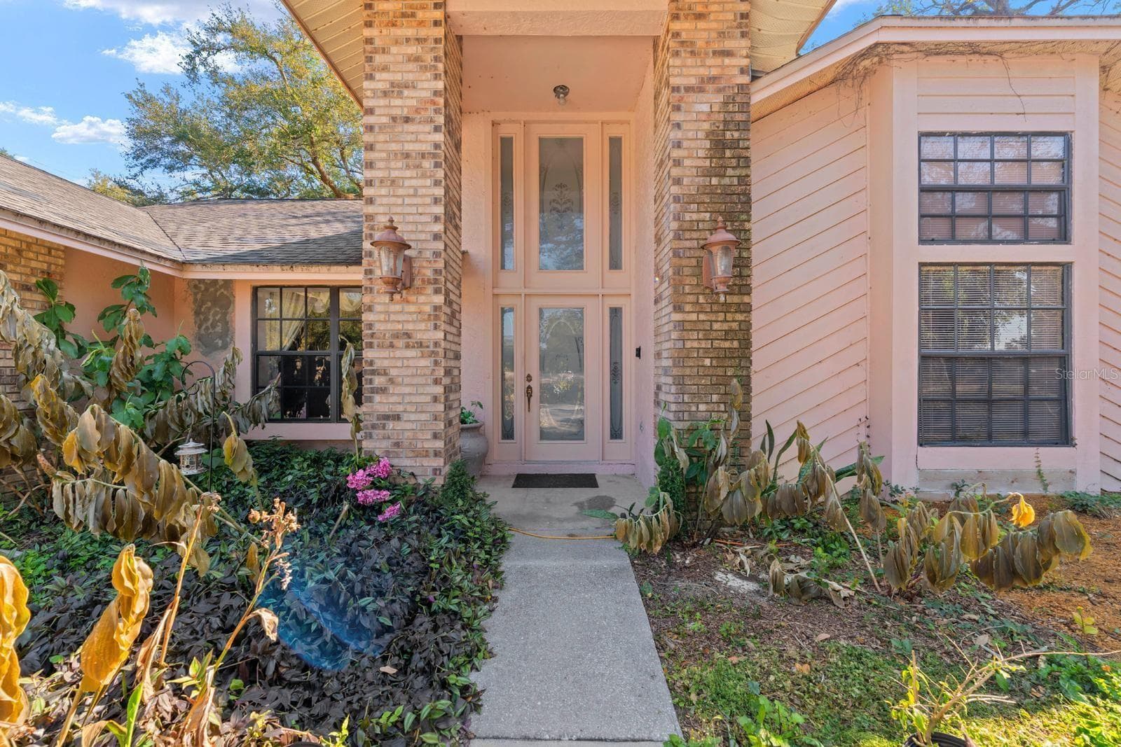 2501 E Diana St
