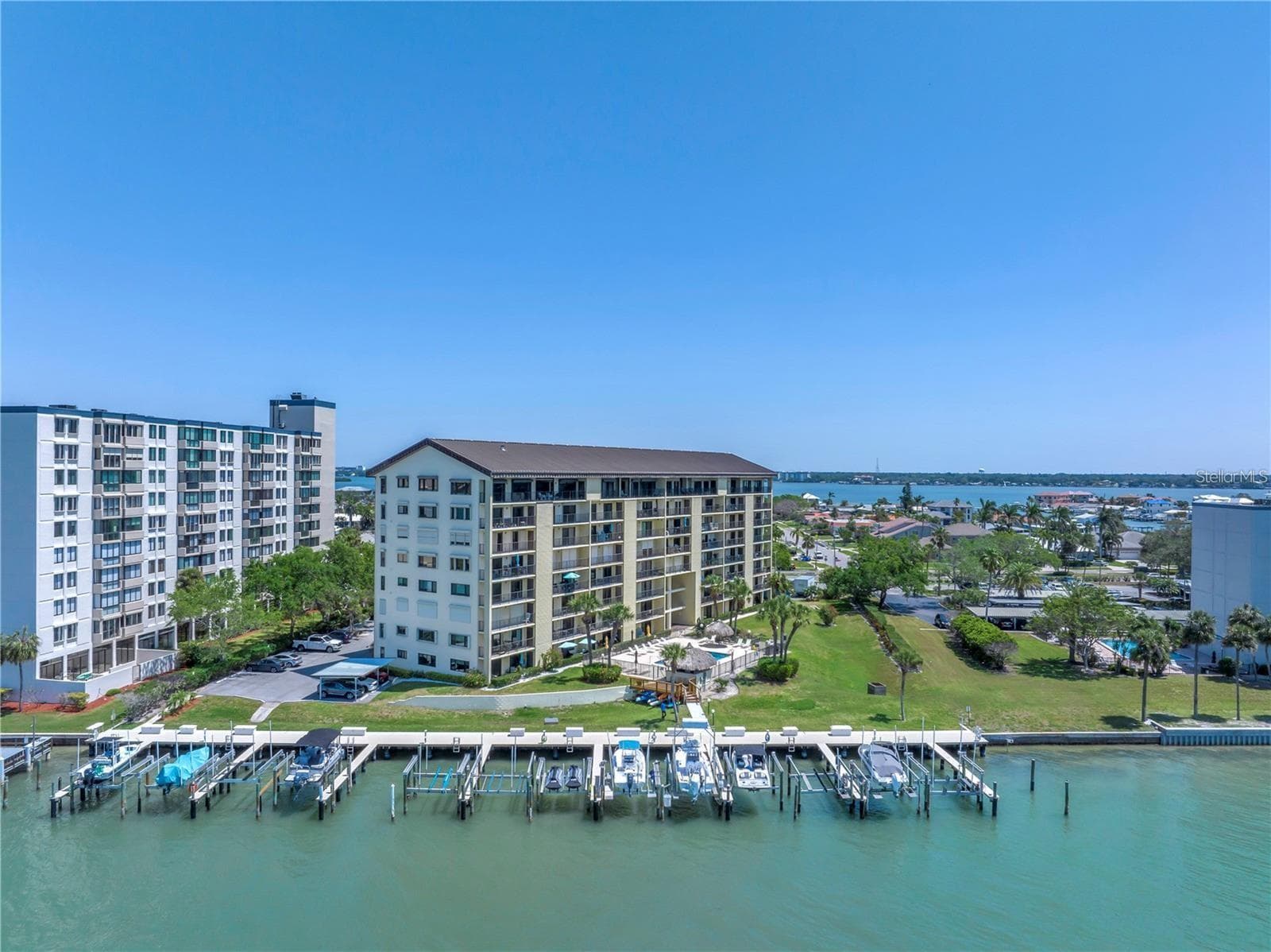 650 Island Way #204