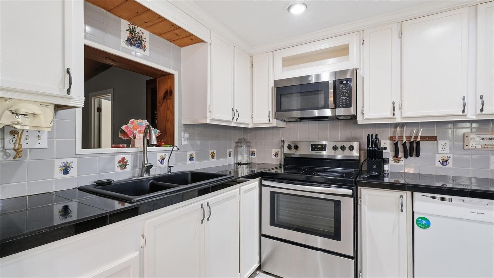 10565 Bessemer St photo 3