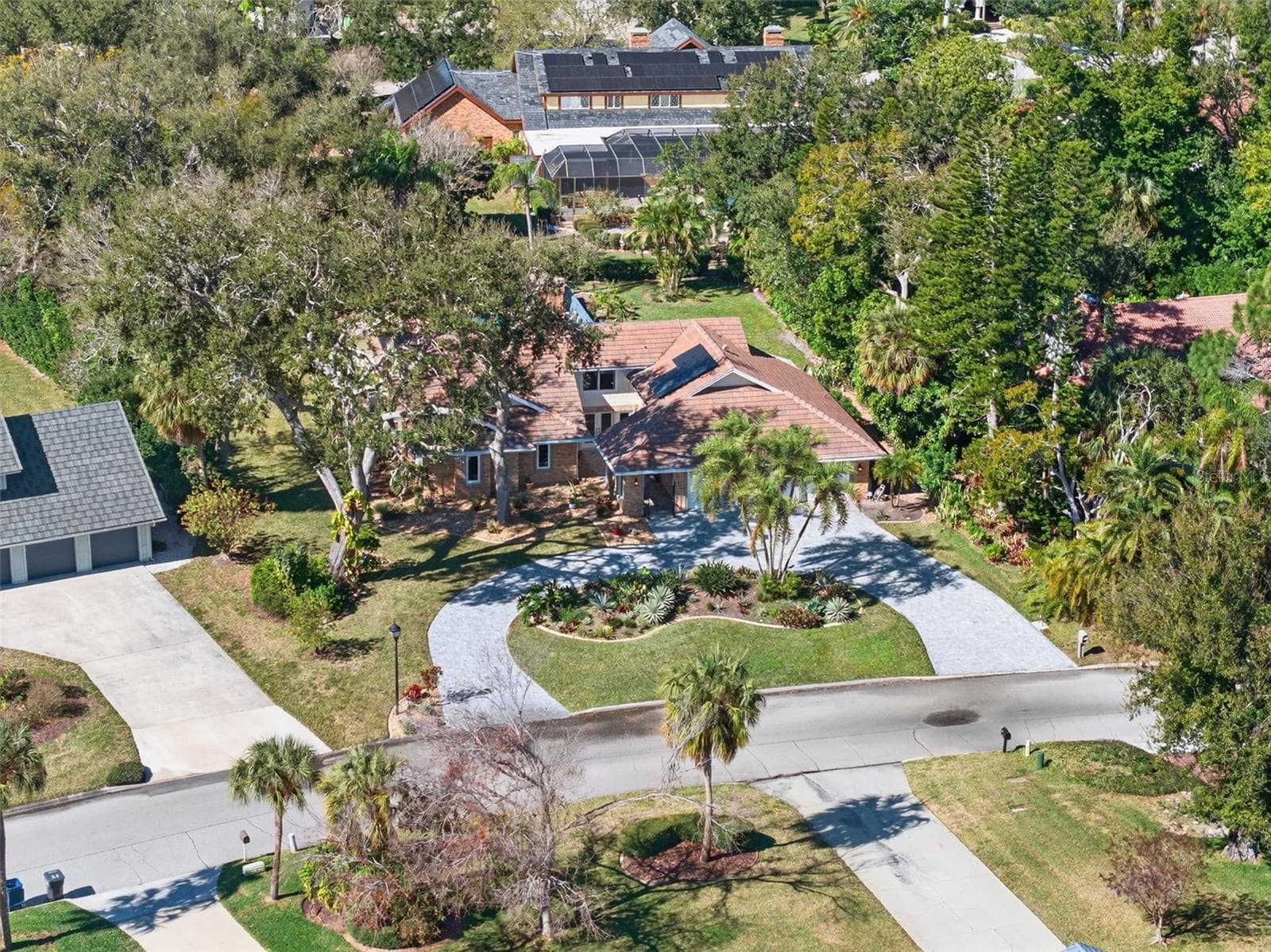 2392 Landings Cir photo 3
