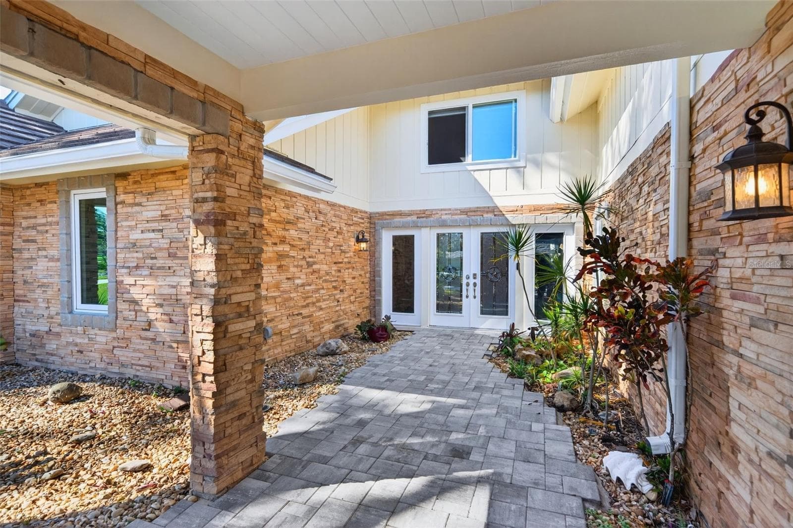 2392 Landings Cir photo 5