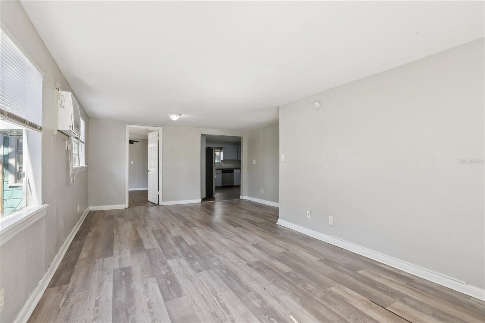 2010 E Yukon St photo 3