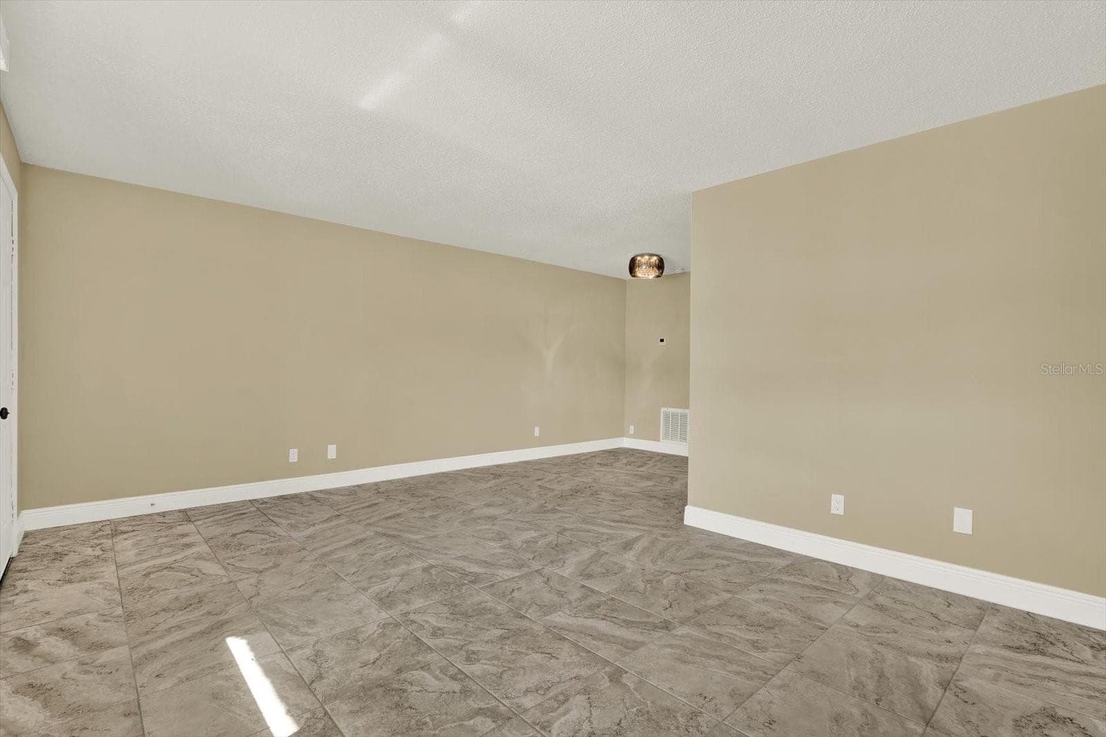 9125 Tudor Dr #D109 photo 4