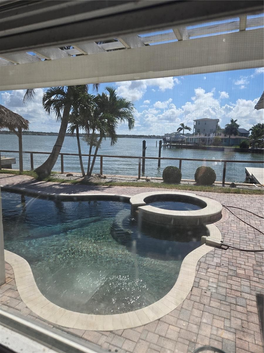 16029 Redington Dr photo 3