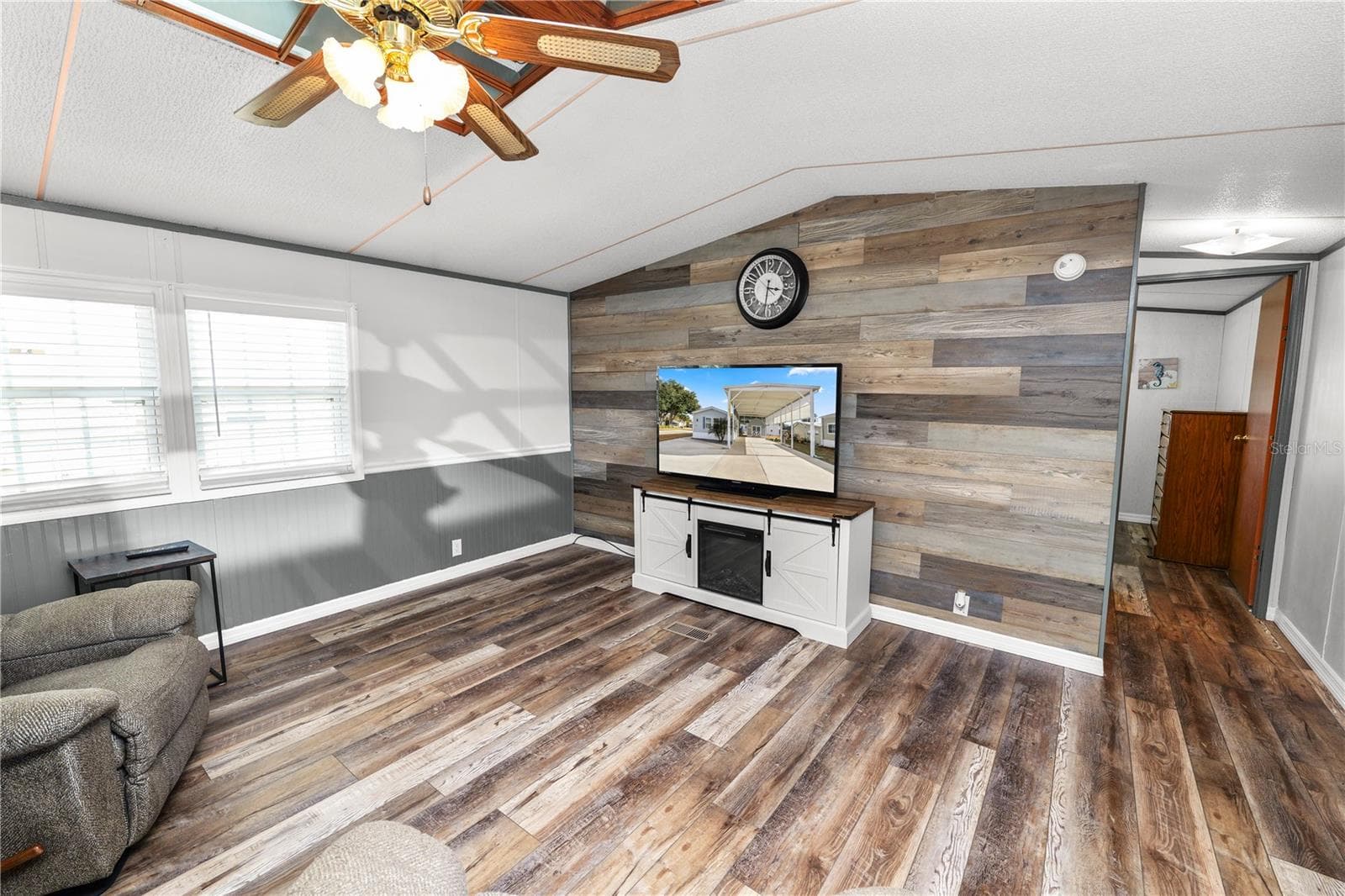 5121 Shore Line Dr photo 4