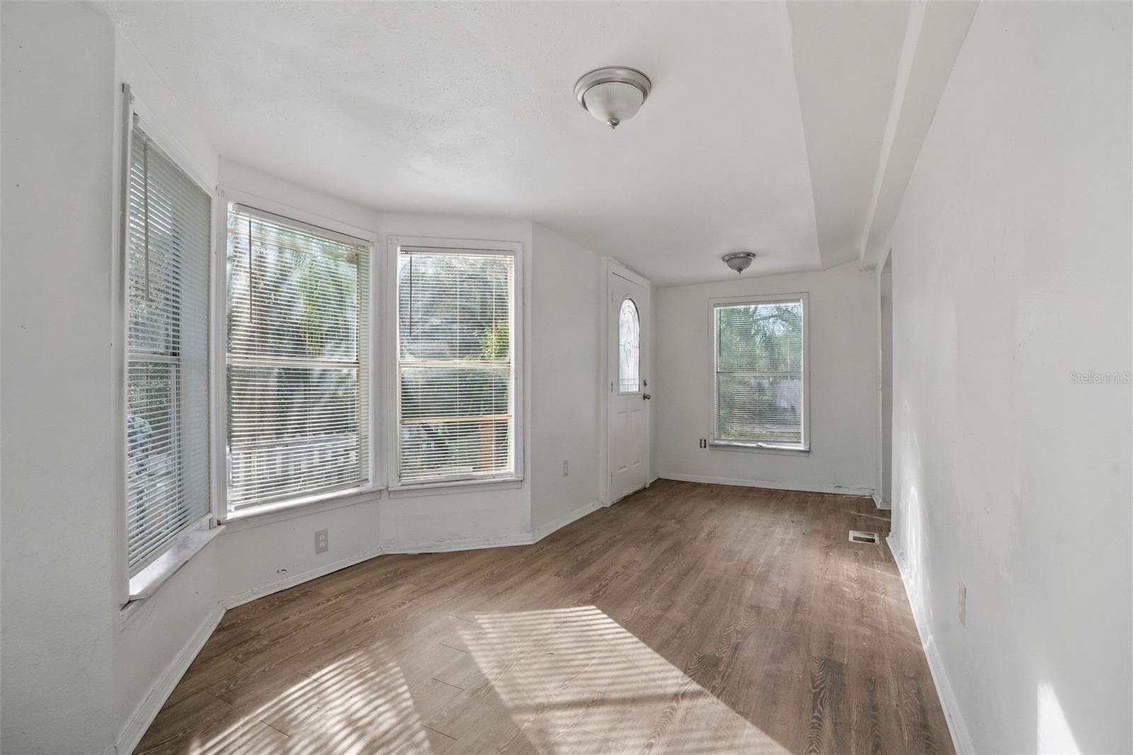 10205 Burton St photo 3