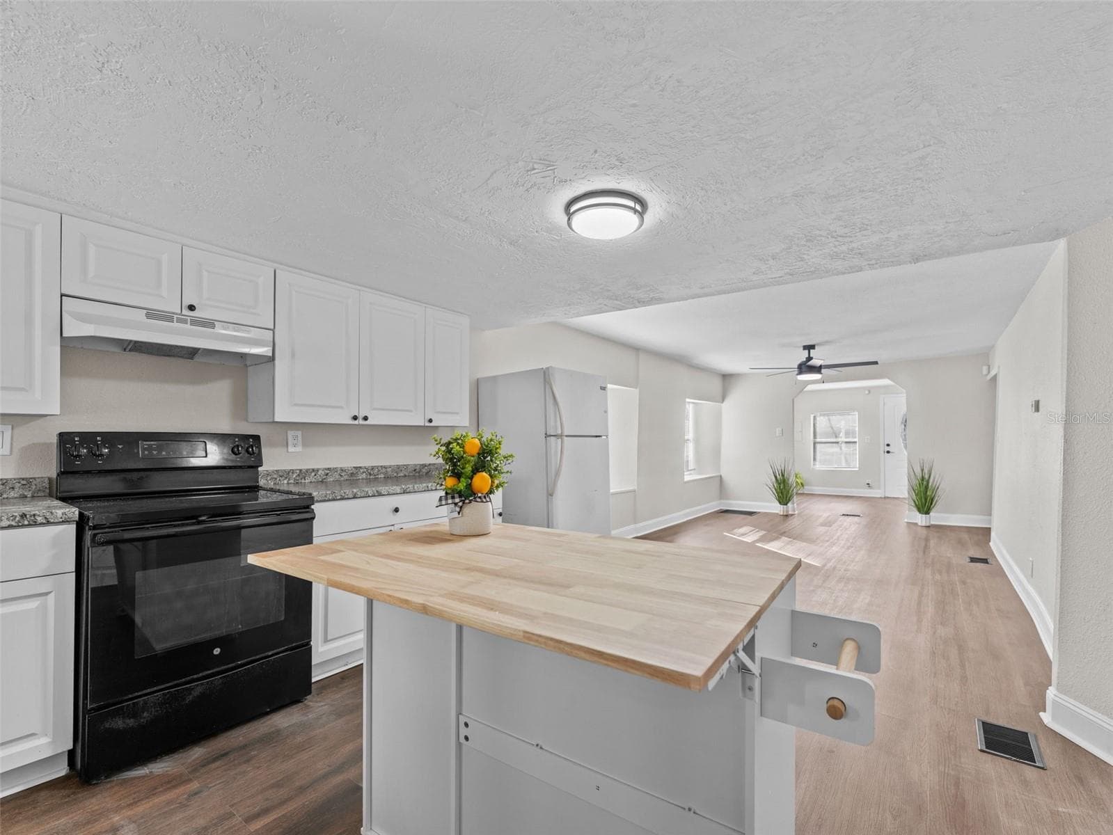 3622 E Mohawk Ave photo 3