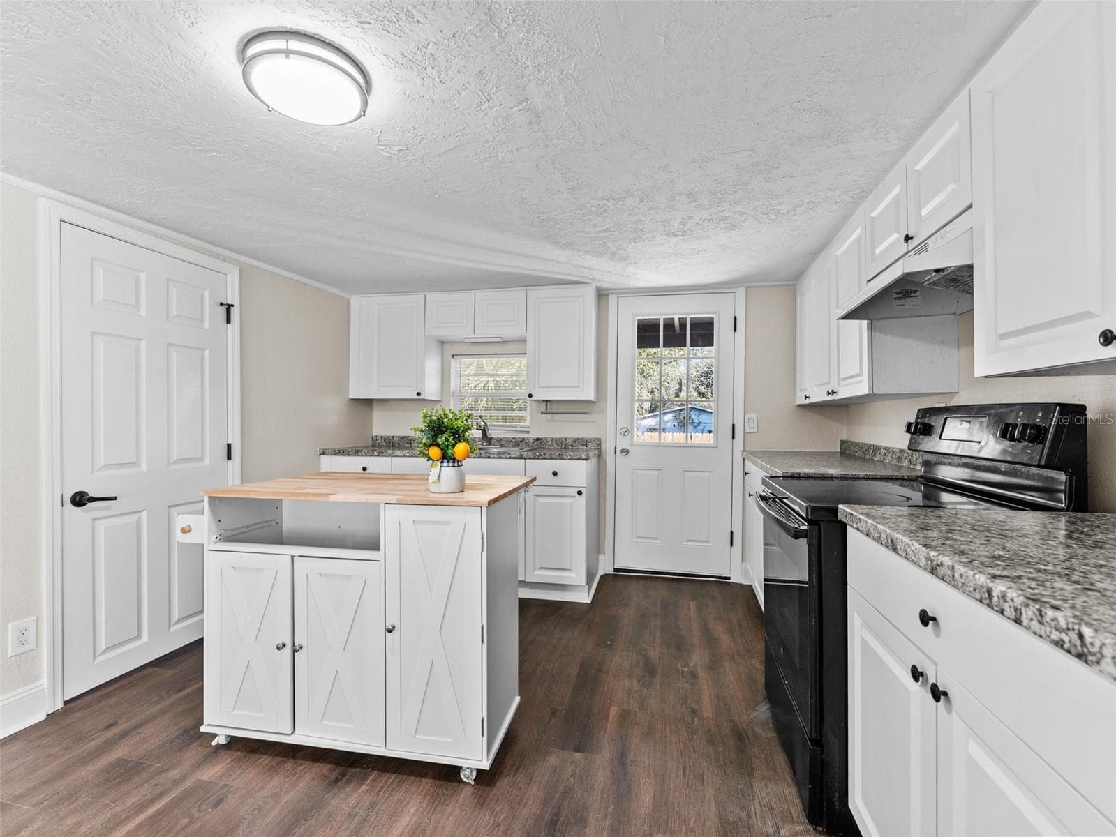 3622 E Mohawk Ave photo 4