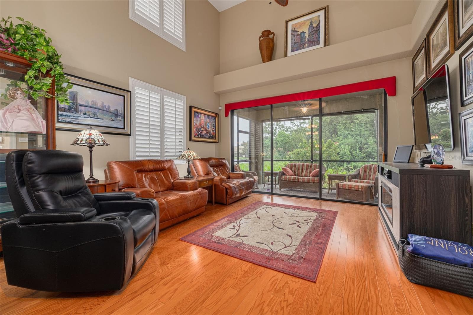 2567 Gloriosa Dr photo 5