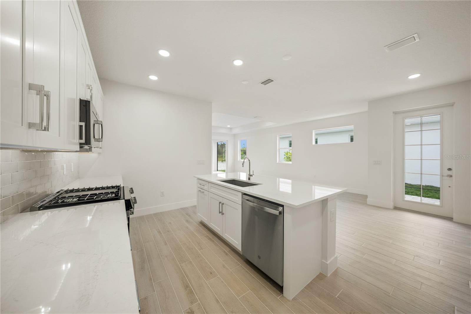 9533 Lunar Dove Dr photo 5