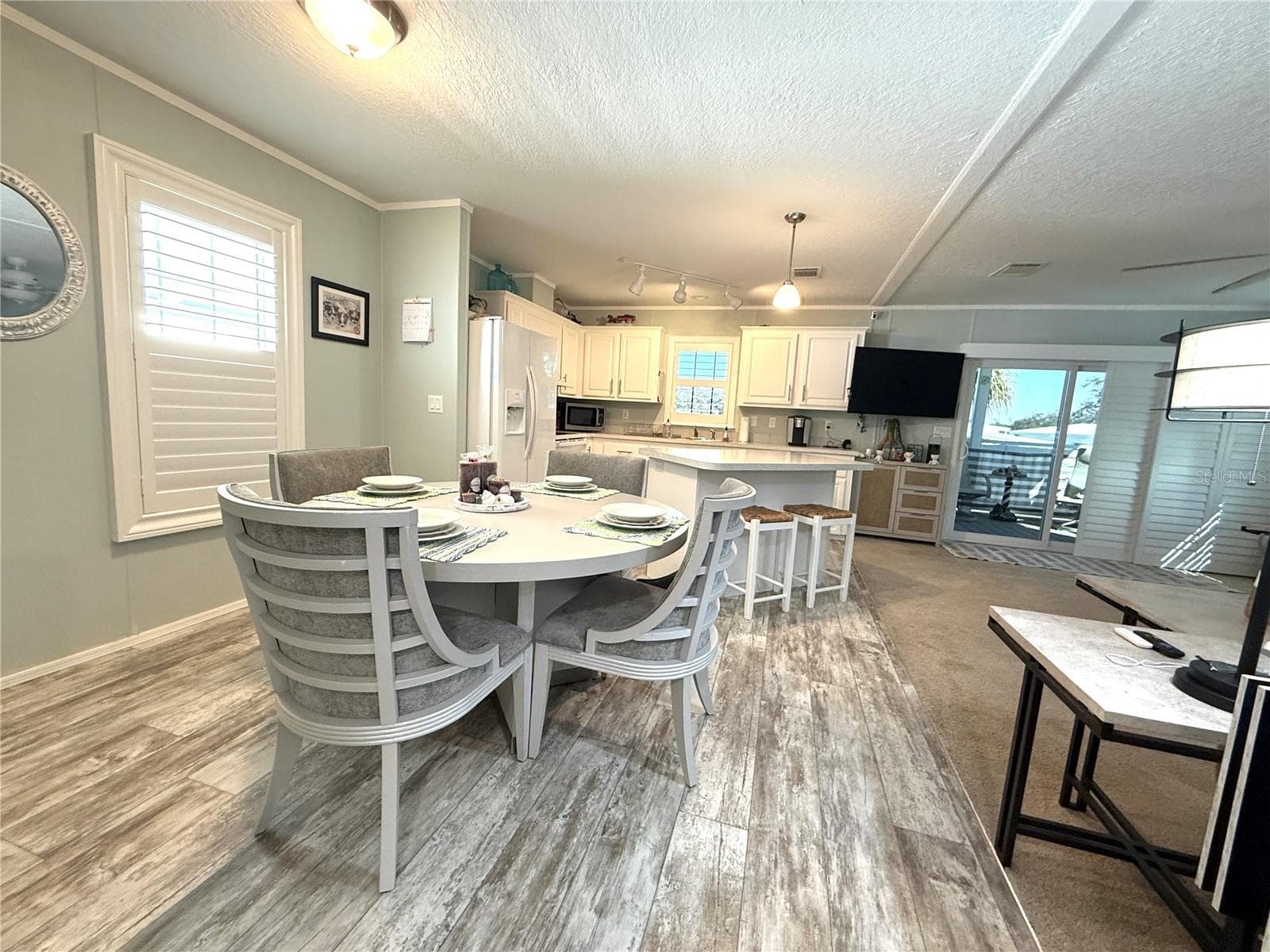 124 E Saint Annes Cir photo 4
