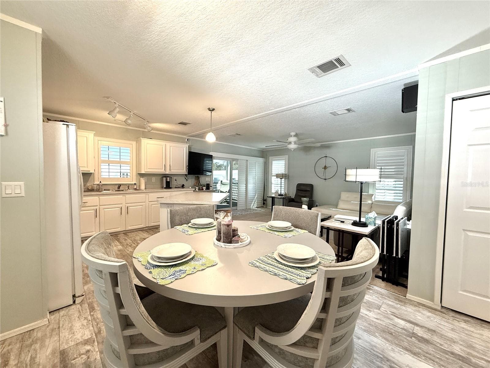124 E Saint Annes Cir photo 5