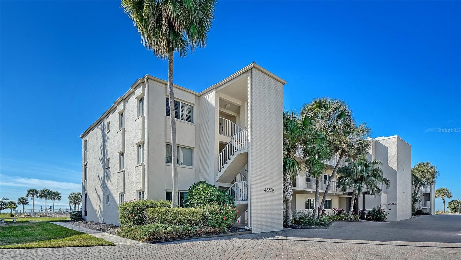 4835 Gulf Of Mexico Dr #106 photo 3