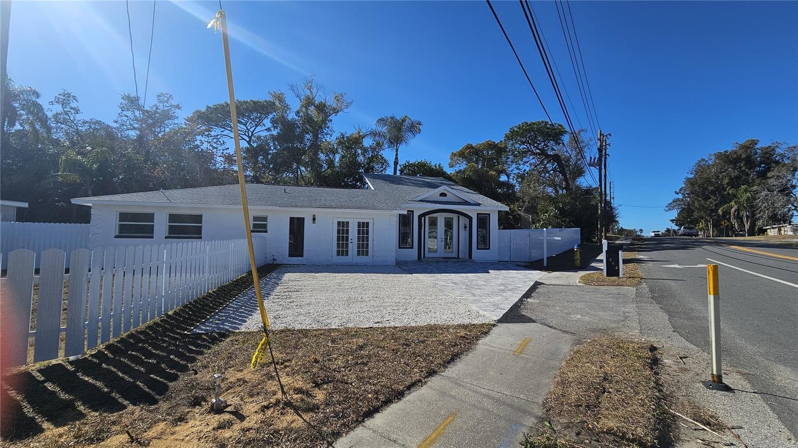 1092 N Florida Ave photo 3