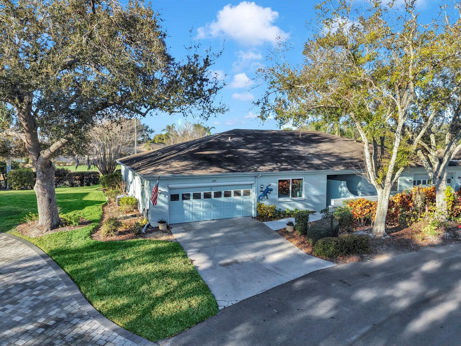 2531 Lancaster Dr photo 3