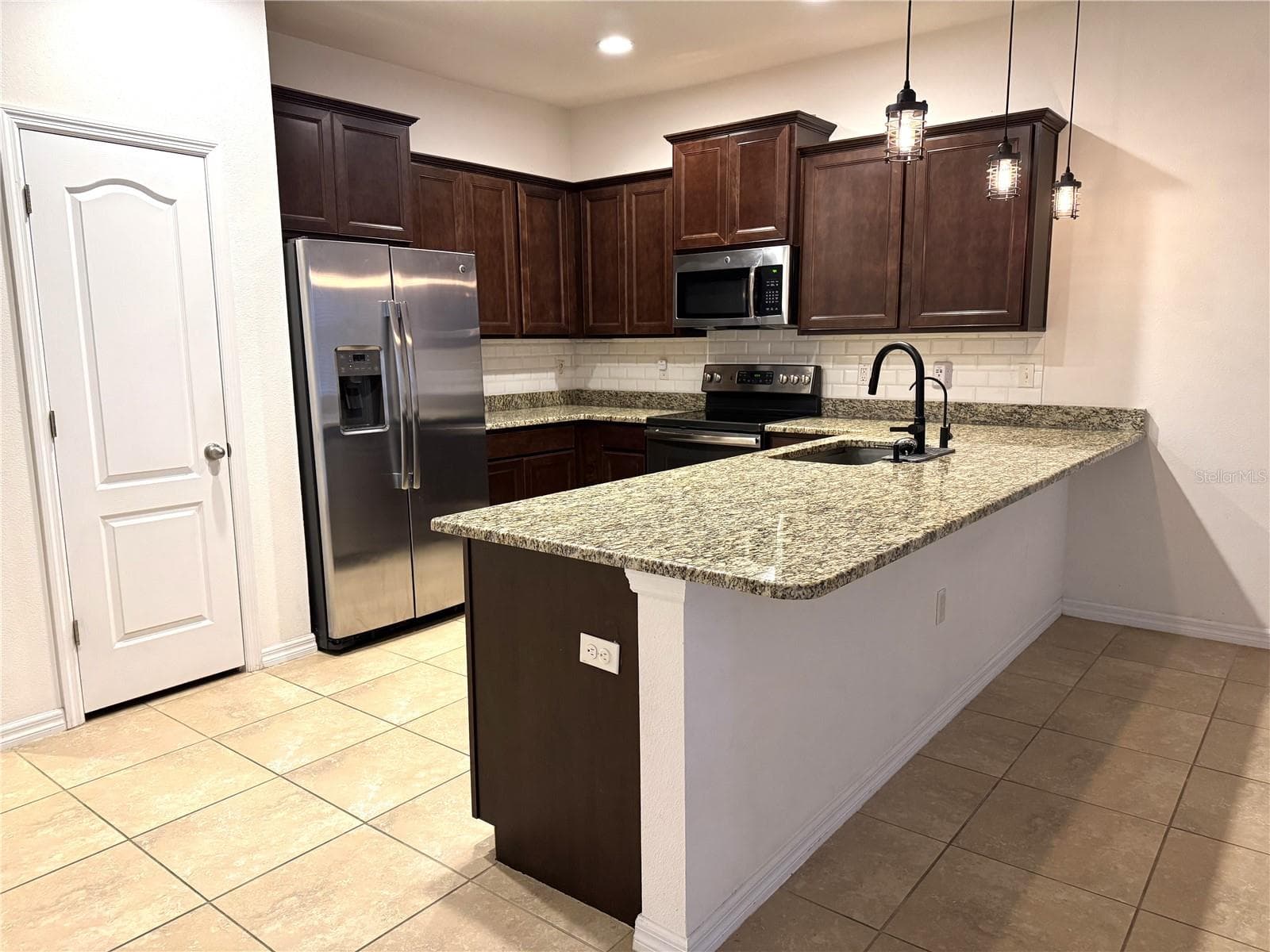 3840 Silverlake Way photo 3