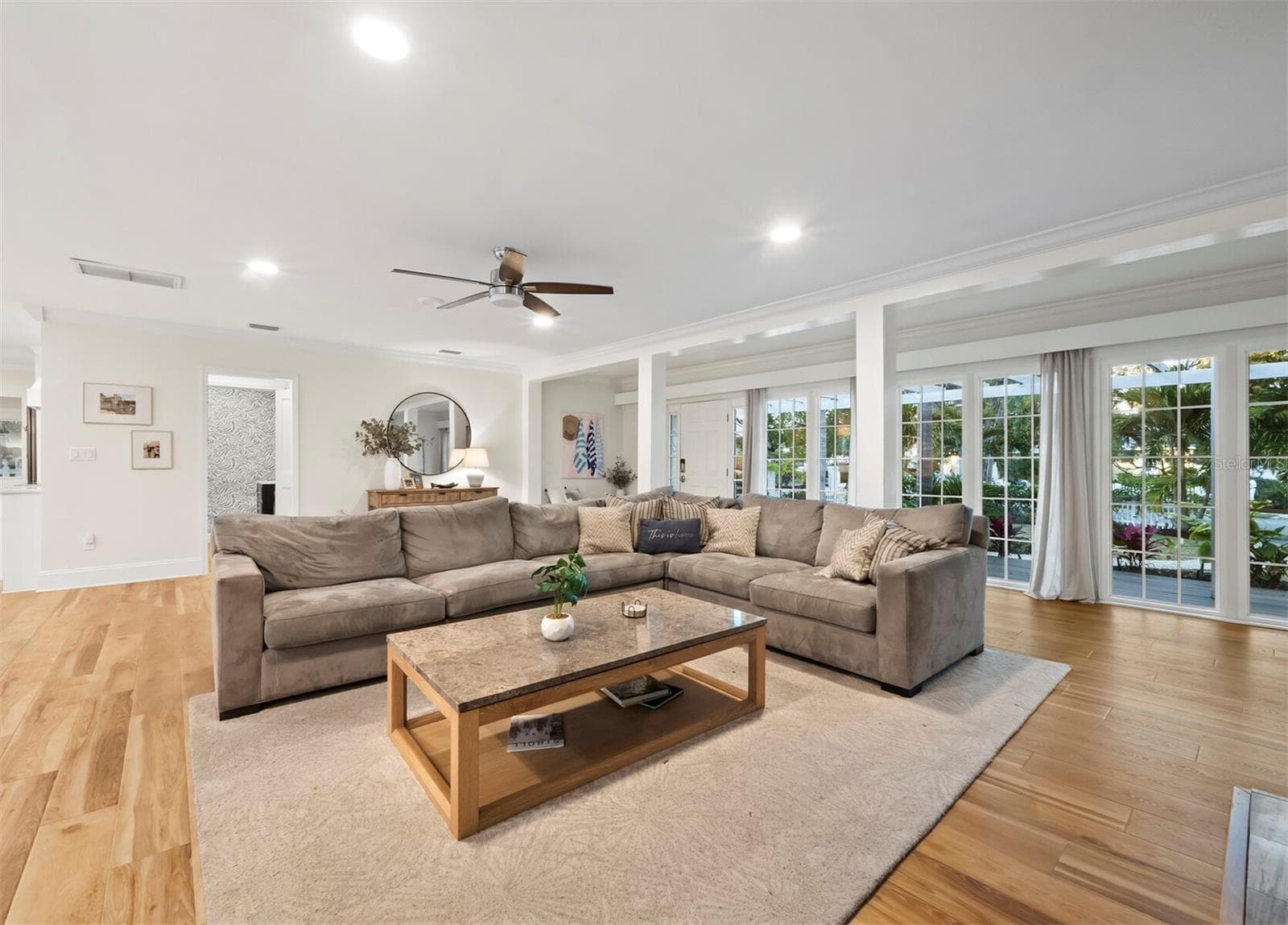 1846 Lincoln Dr photo 3