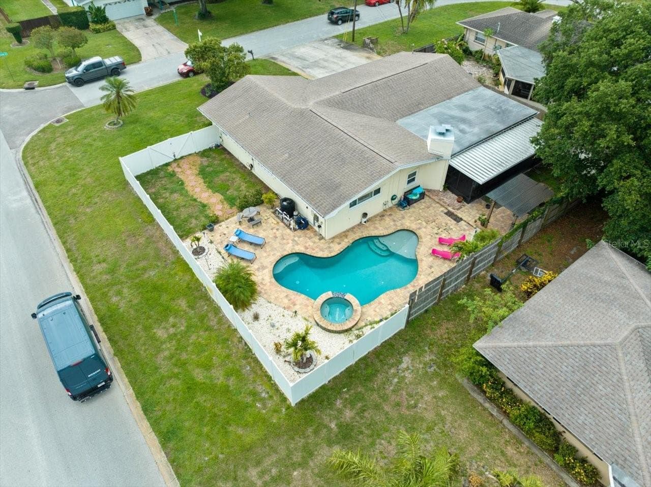 1560 Bel Keene Dr photo 4
