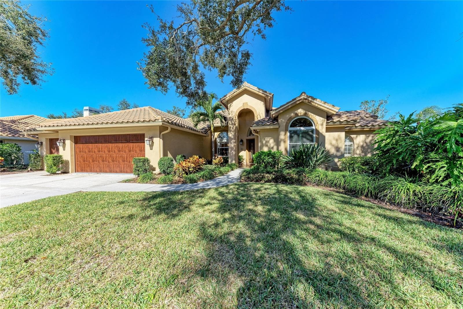 8383 Cypress Hollow Dr photo 3