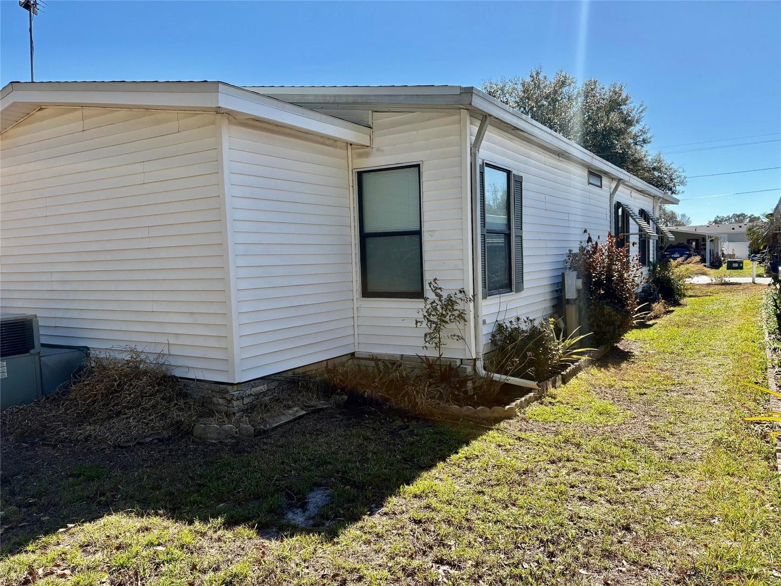 6081 Southern Oaks Dr SE photo 3