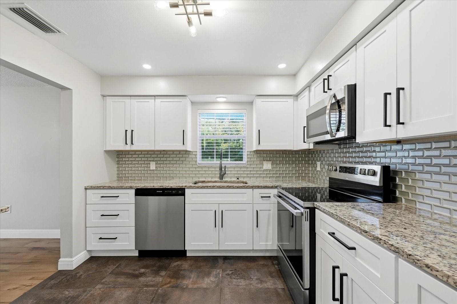 1706 Belleair Forest Dr #128 photo 3