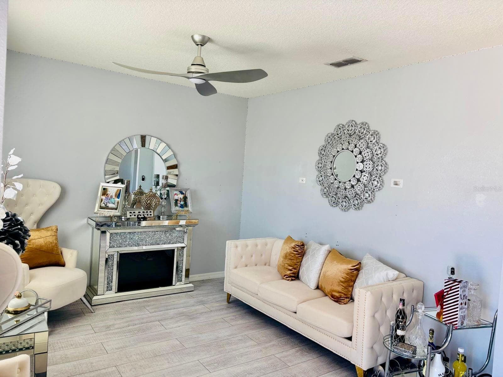 5837 Arlington River Dr photo 3