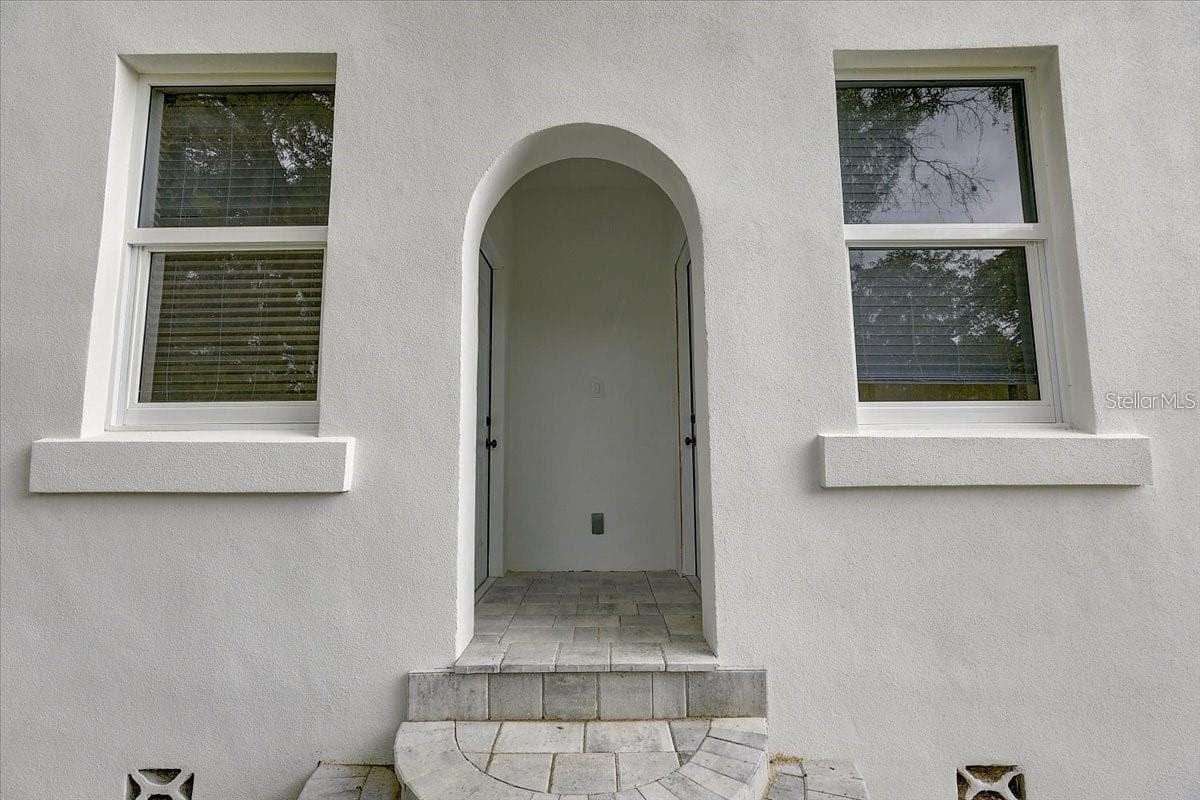 1862 6th St photo 4
