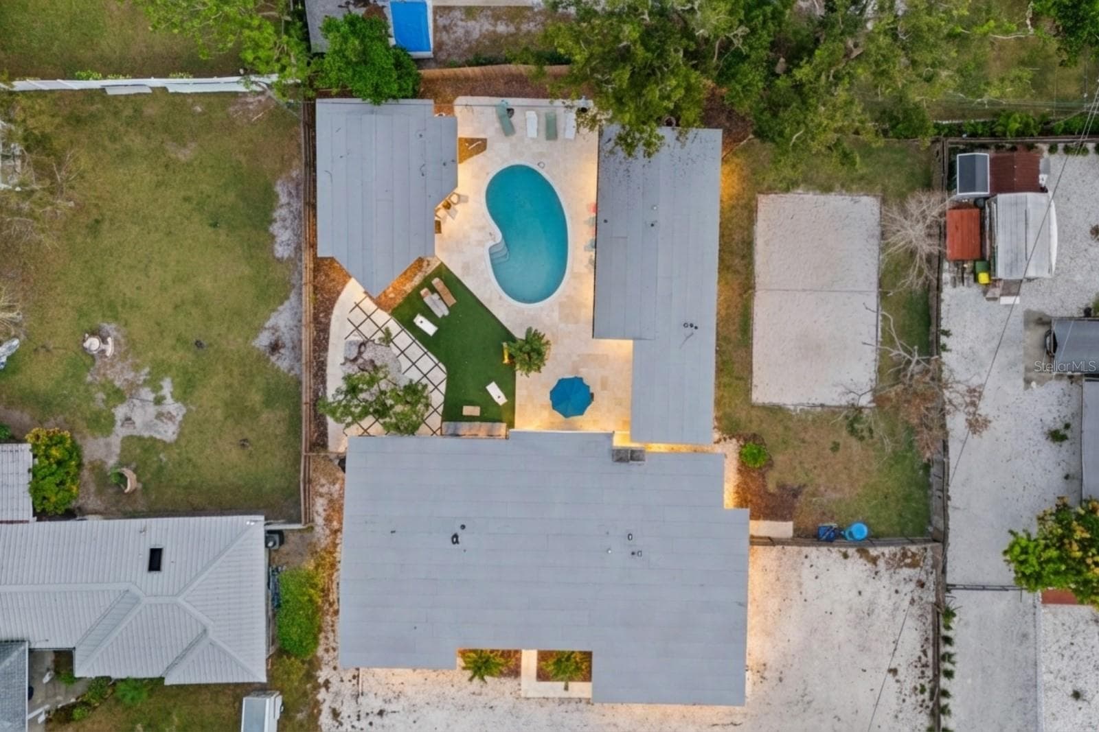 2069 Bougainvillea St photo 5