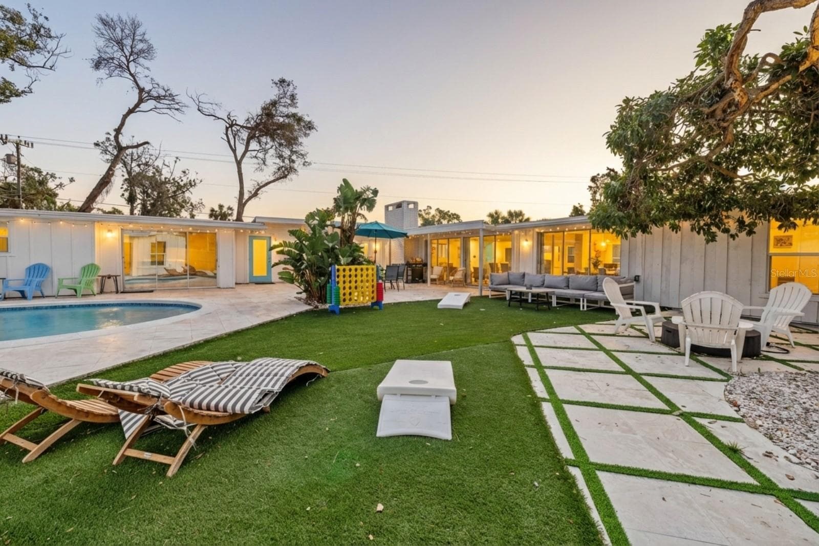 2069 Bougainvillea St photo 3