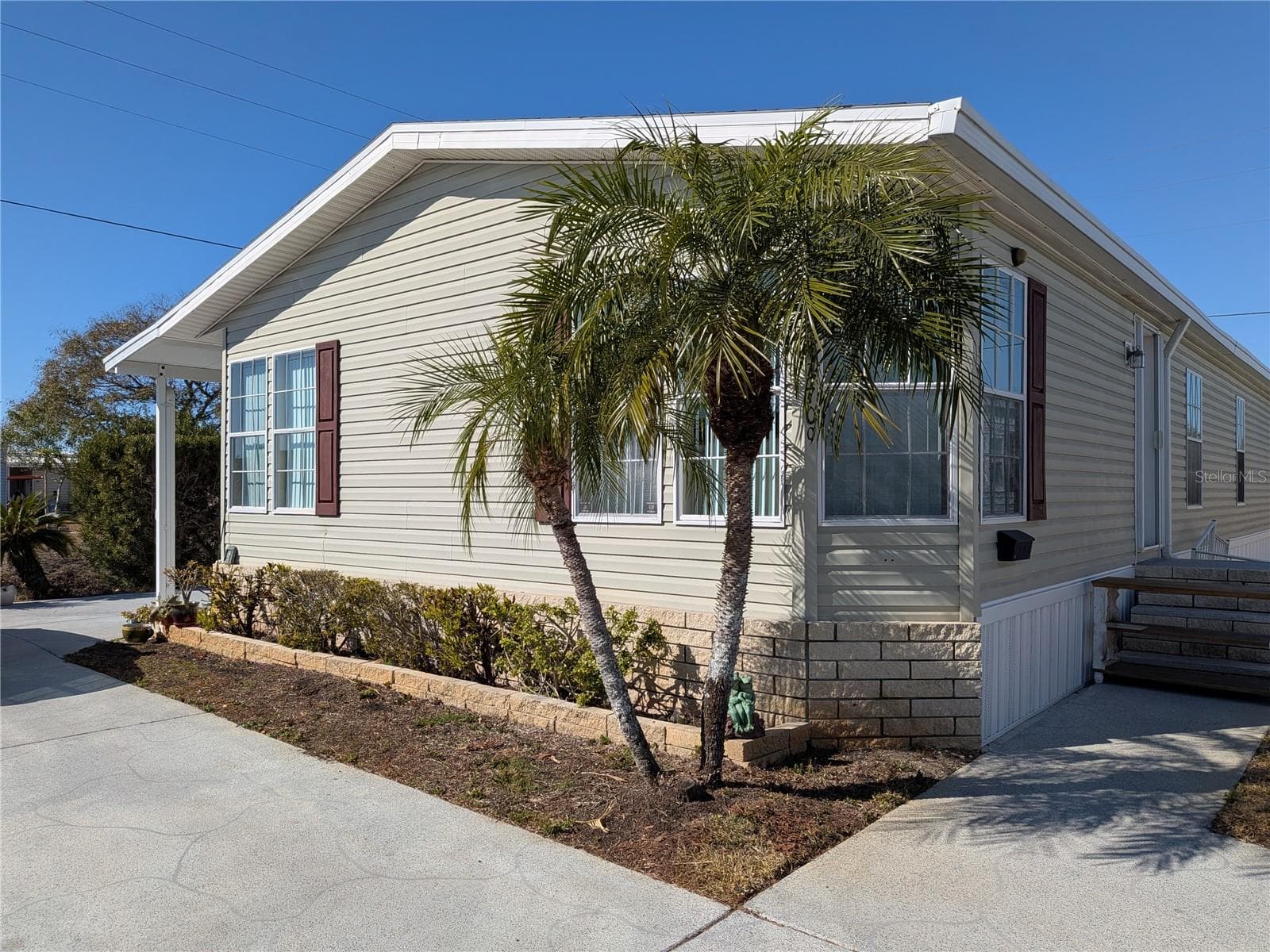 34709 Lake Dr N photo 3