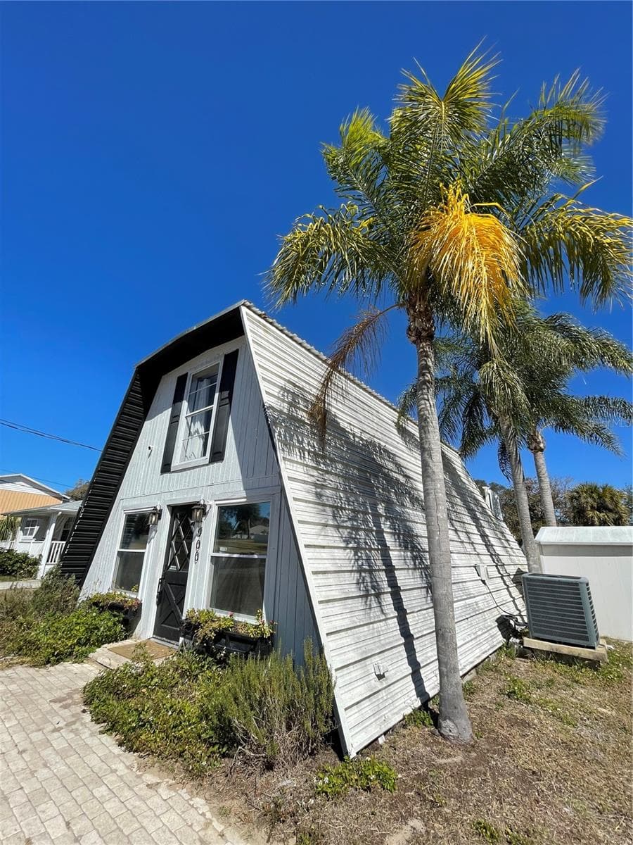 900 Riverside Dr photo 3